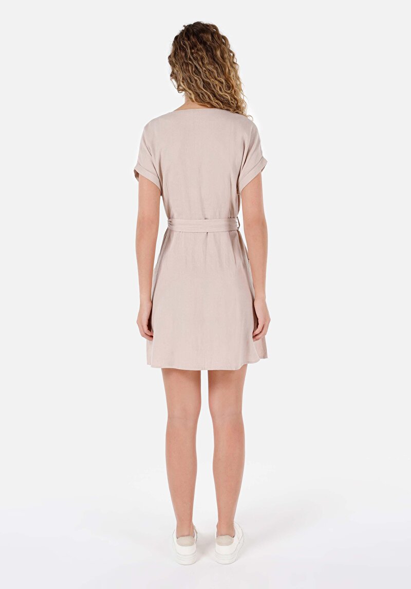 Показать информацию о Женское бежевое платье стандартного кроя