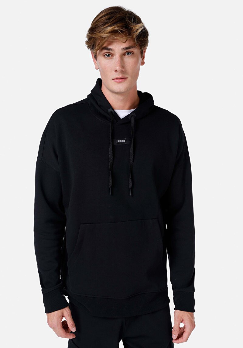 Изображение Мужская чёрная толстовка стандартного кроя
