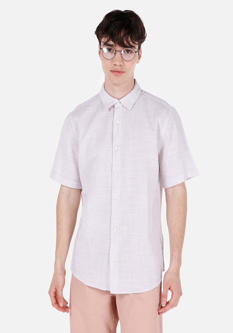 Изображение Мужская бежевая рубашка стандартного кроя, прямого силуэта, с коротким рукавом