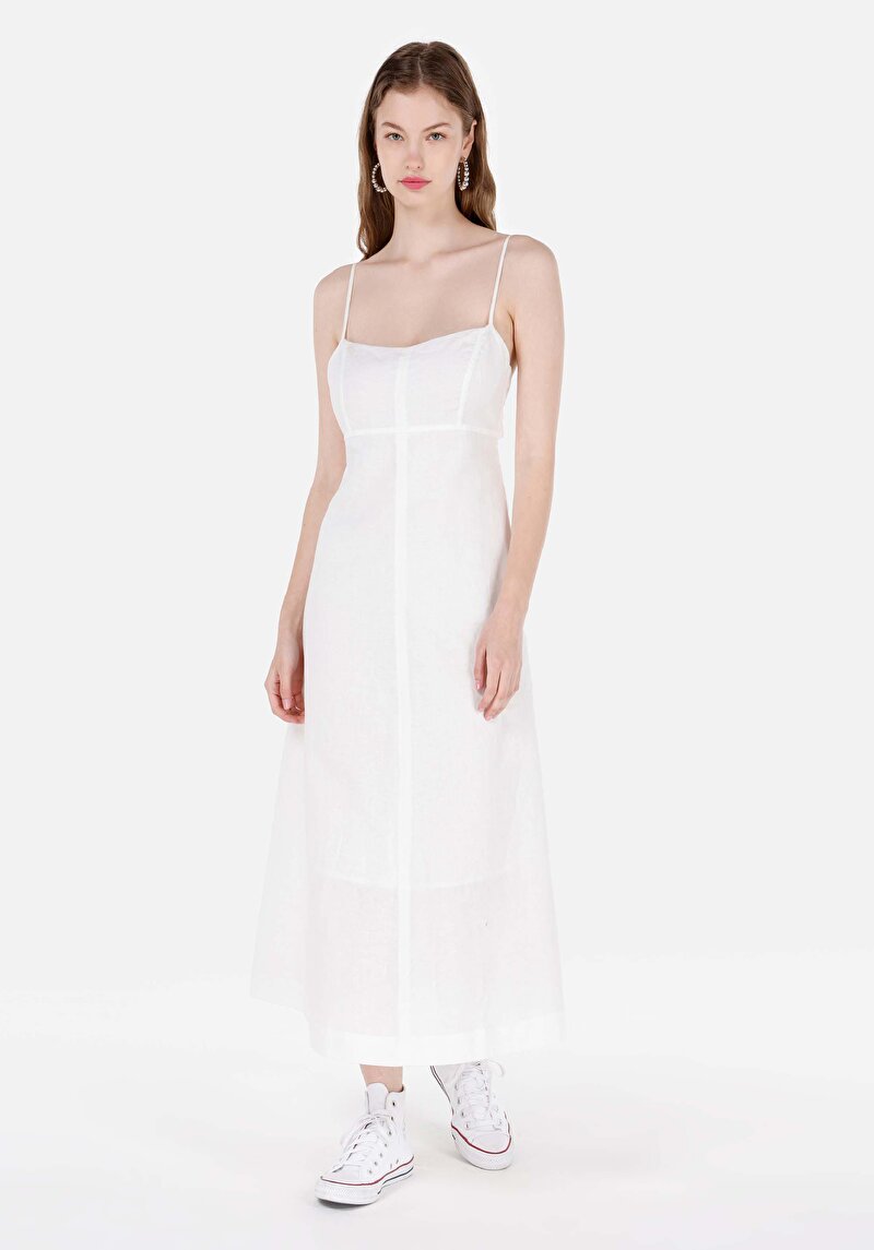 Изображение Женское белое платье стандартного кроя