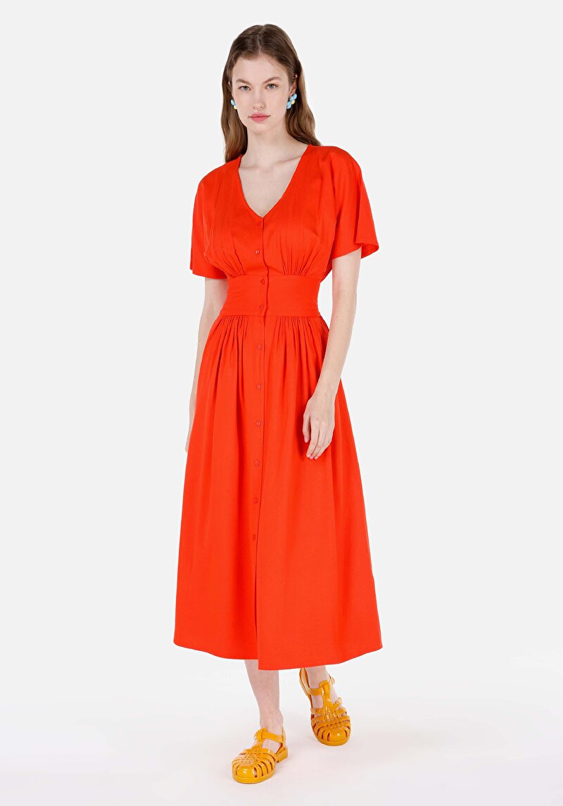 Изображение Женское красное платье стандартного кроя