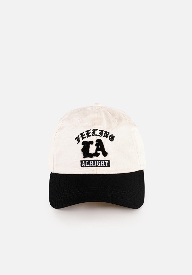 Изображение Женская шапка цвета экрю