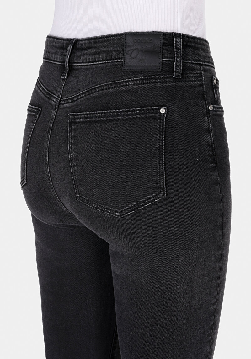 Показать информацию о Женские чёрные узкие джинсы облегающего кроя средней посадки