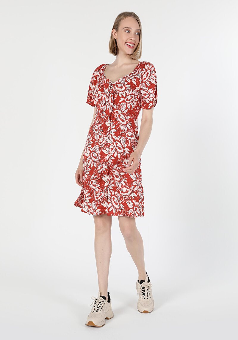 Изображение Женское коричневое платье приталенного кроя