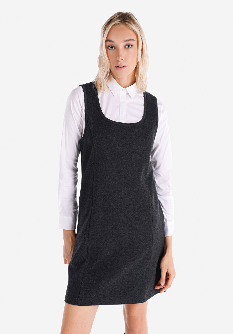 Показать информацию о Женское антрацитовое платье без рукавов стандартного кроя