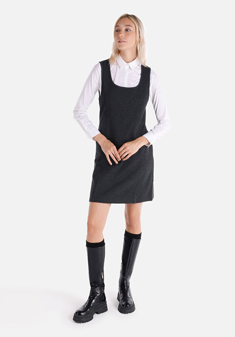 Показать информацию о Женское антрацитовое платье без рукавов стандартного кроя