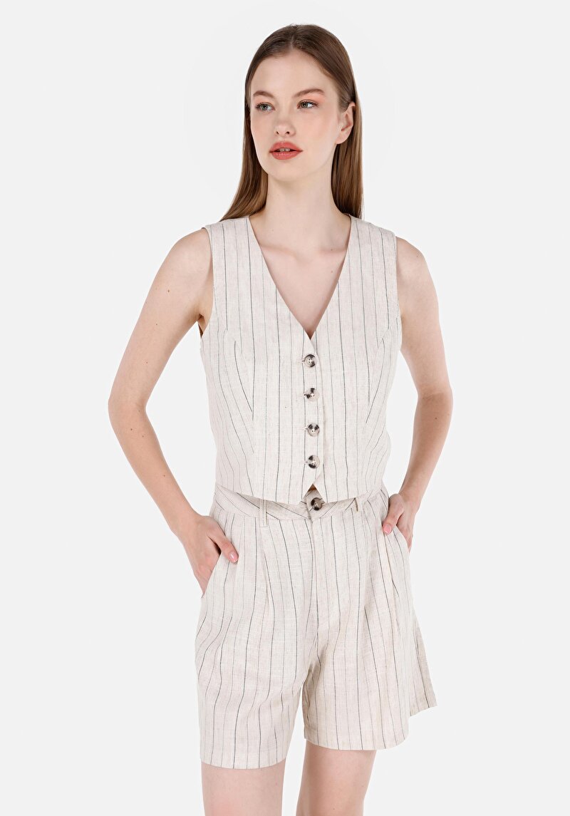 Изображение Женская жилетка цвета экрю slim fit