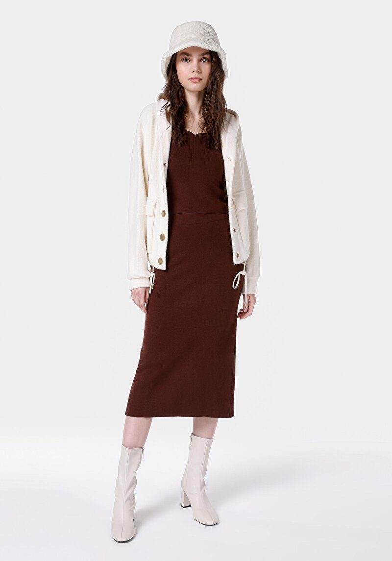 Изображение Женская коричневая юбка прямого силуэта с приталенным кроем