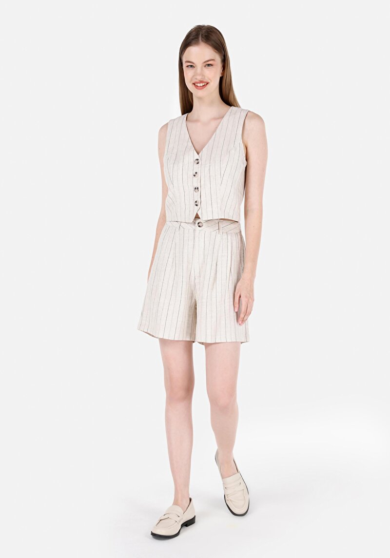 Изображение Женские шорты экрю, стандартного кроя, с заниженной талией