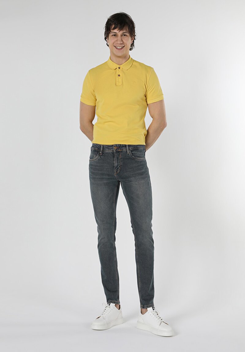 Изображение Мужские джинсы из денима облегающего кроя с заниженной талией