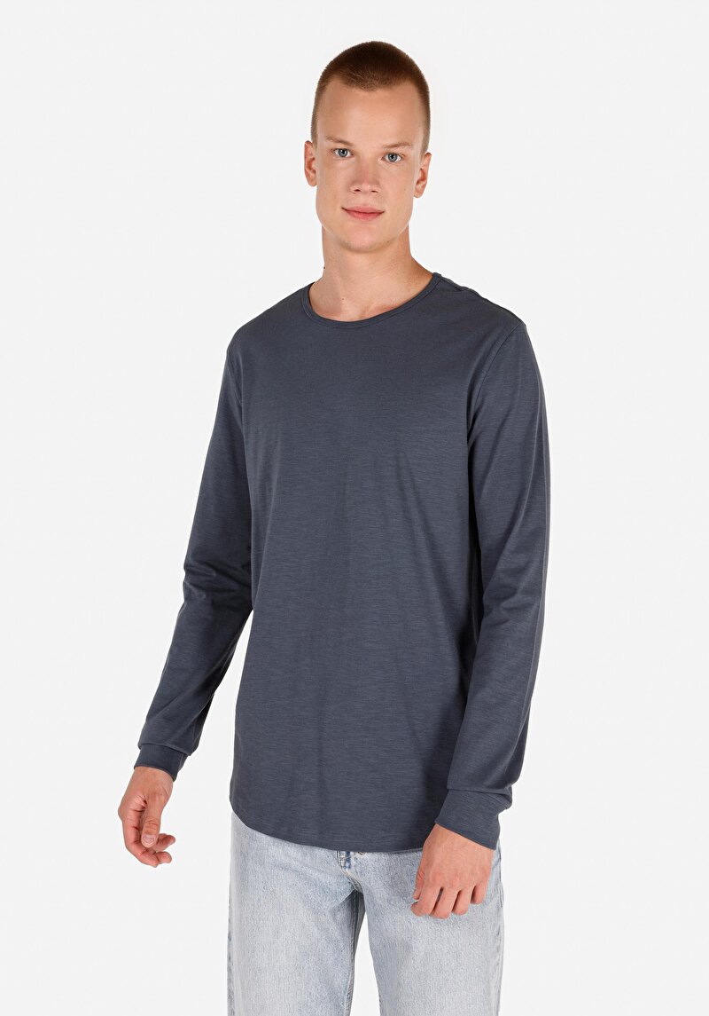 Изображение Мужская синяя футболка базовая с круглым вырезом и коротким рукавом