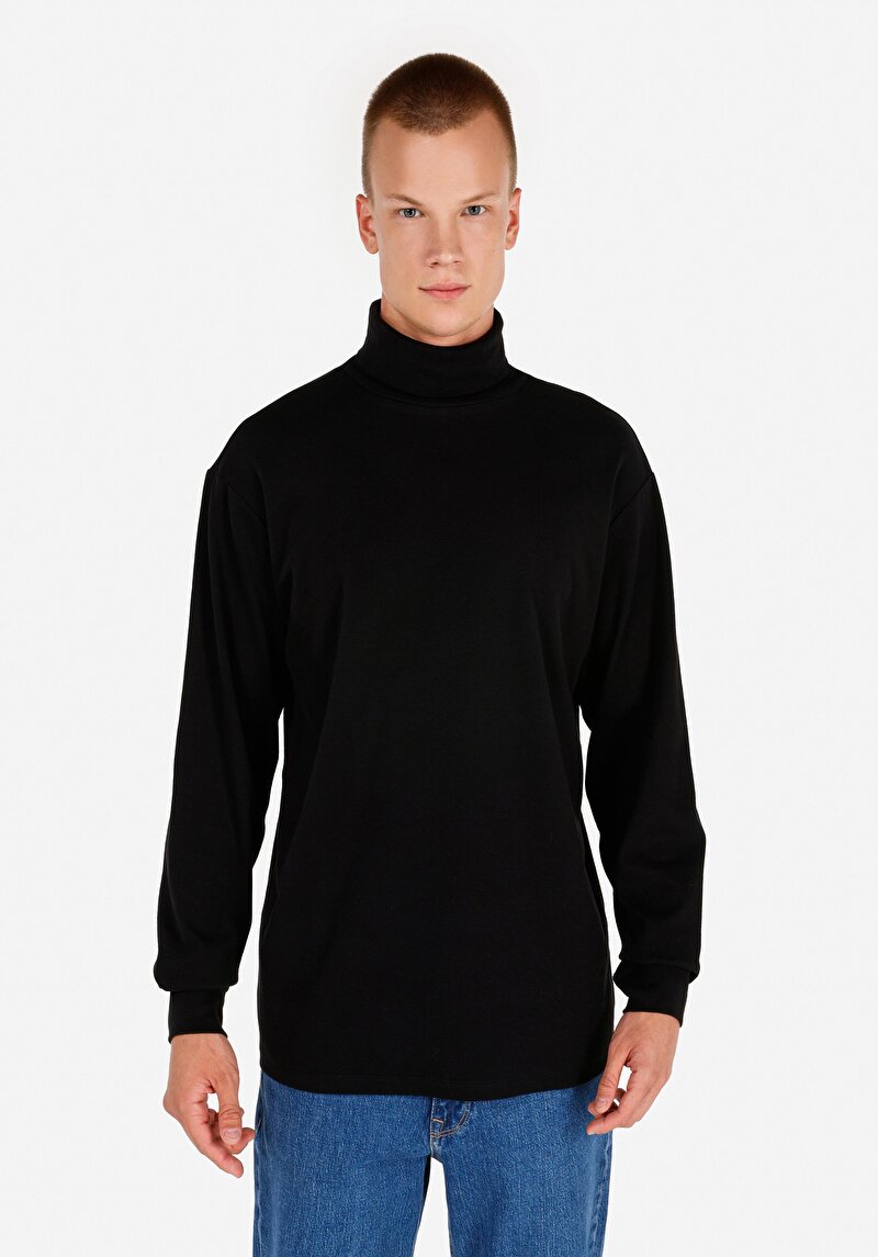 Изображение Мужская черная водолазка свободная с длинным рукавом