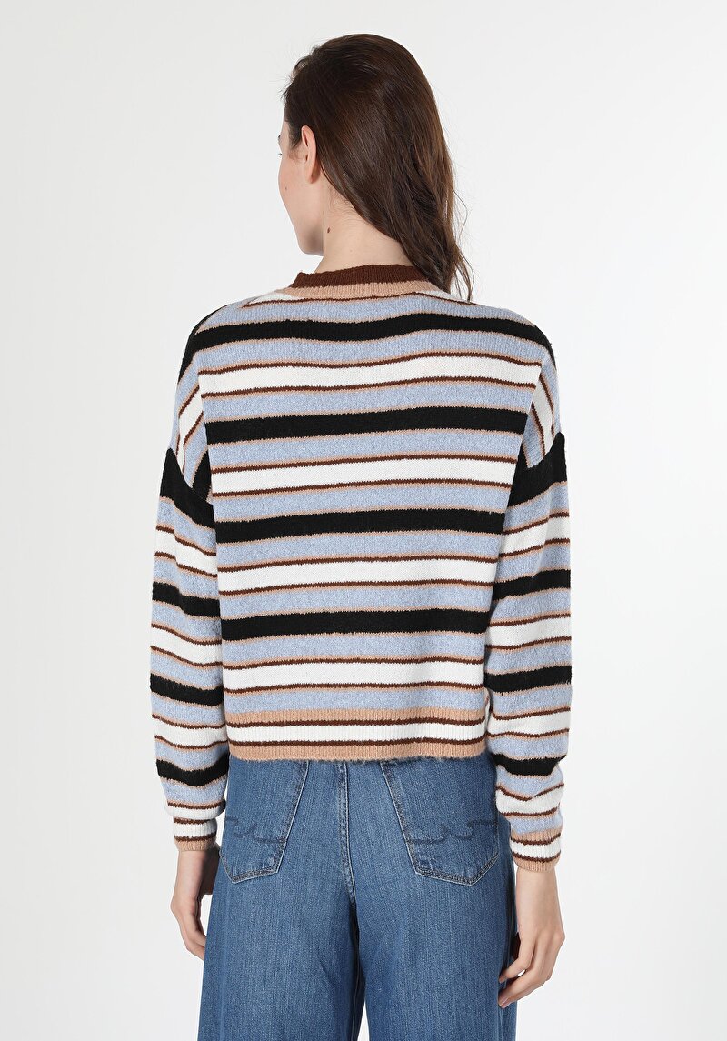 Показать информацию о Женский свитер