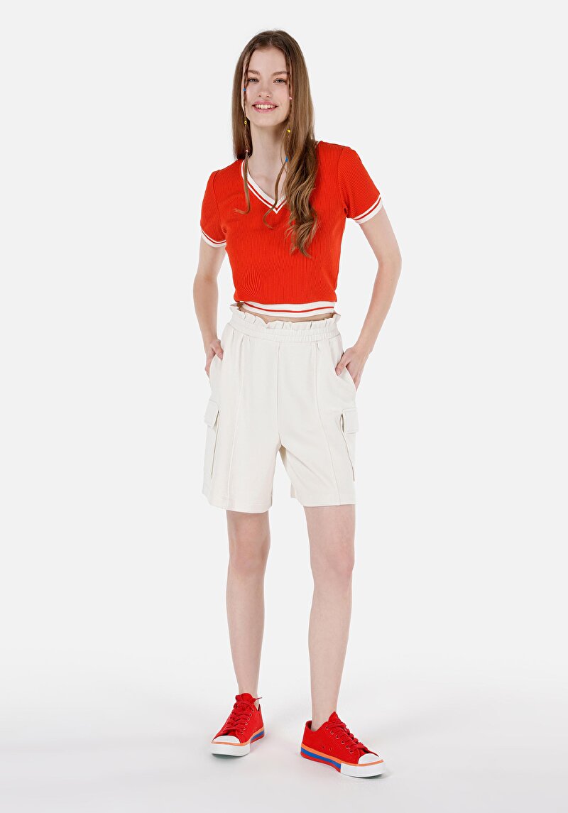 Изображение Женские экрю шорты стандартного кроя, средней посадки