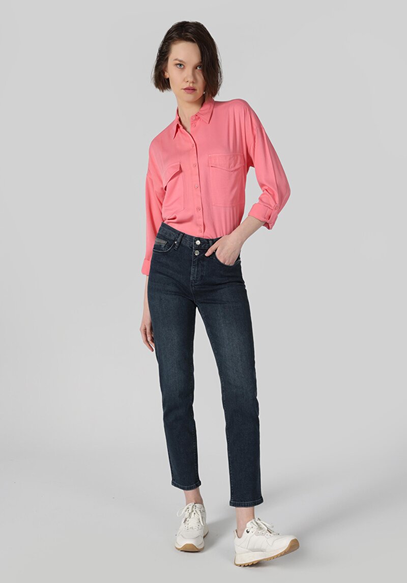 Изображение Женские джинсы цвета индиго прямого кроя со средней посадкой и приталенным силуэтом