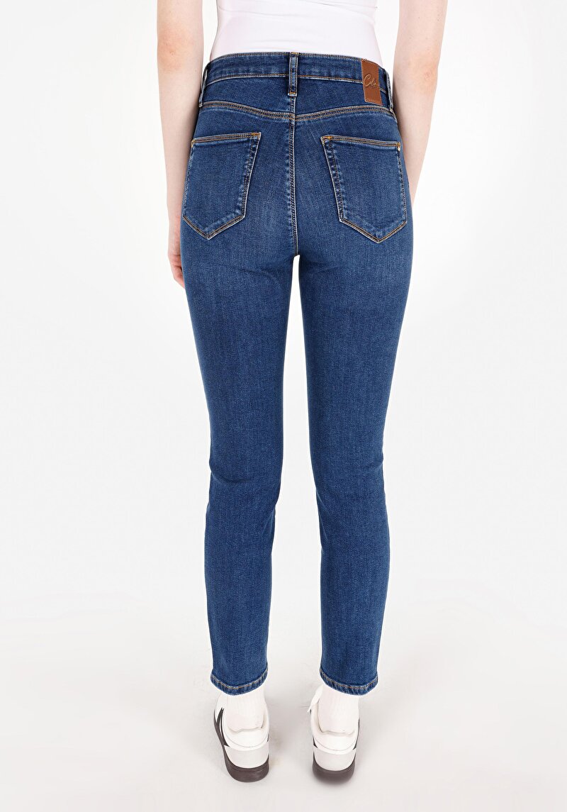 Показать информацию о Женские джинсы цвета индиго облегающего кроя