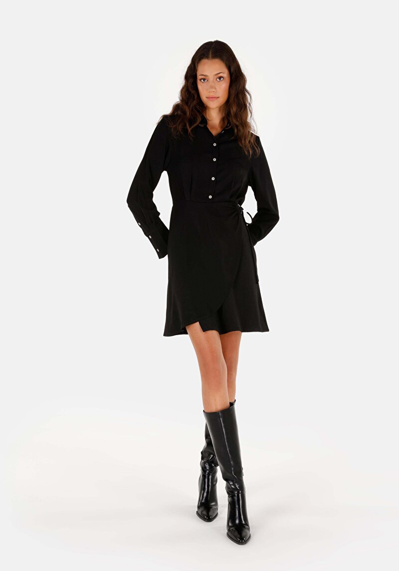 Показать информацию о Женское чёрное платье обычного кроя