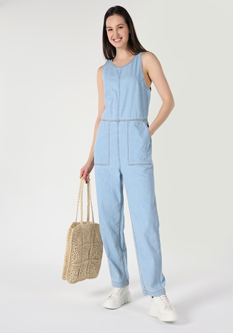 Изображение Женские джинсы цвета индиго стандартного кроя