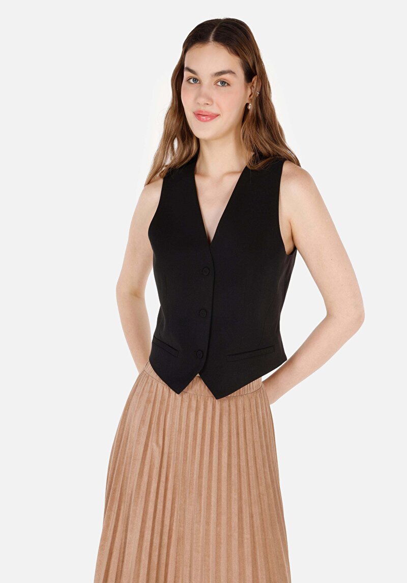 Изображение Женская черная рубашка без рукавов, стандартного кроя, с v-образным вырезом