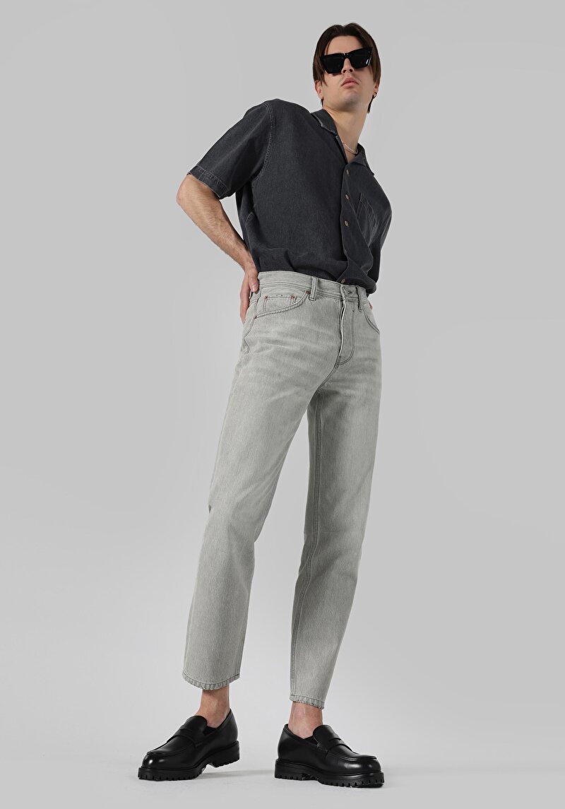 Изображение Мужские серые джинсы прямого кроя со средней посадко