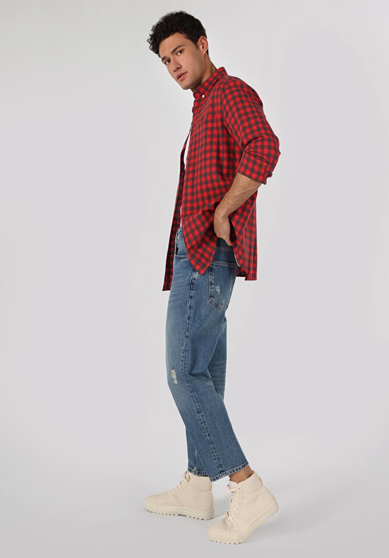 Изображение Мужские джинсы цвета индиго свободного кроя с заниженной посадкой и короткими штанинами