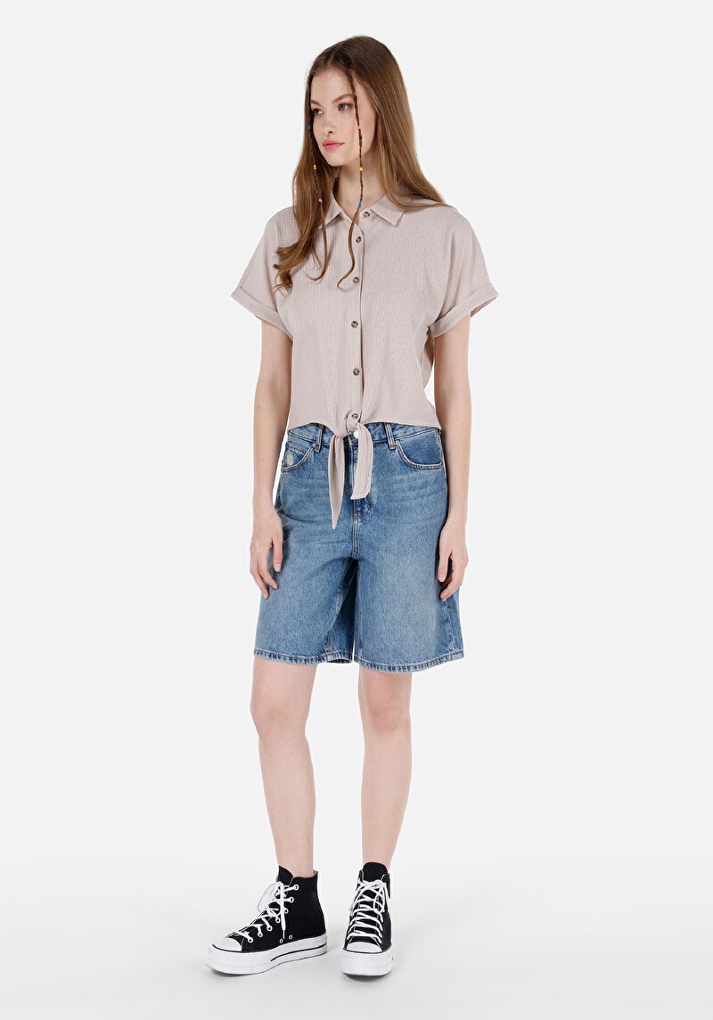 Изображение Женские джинсовые шорты стандартного кроя с высокой талией