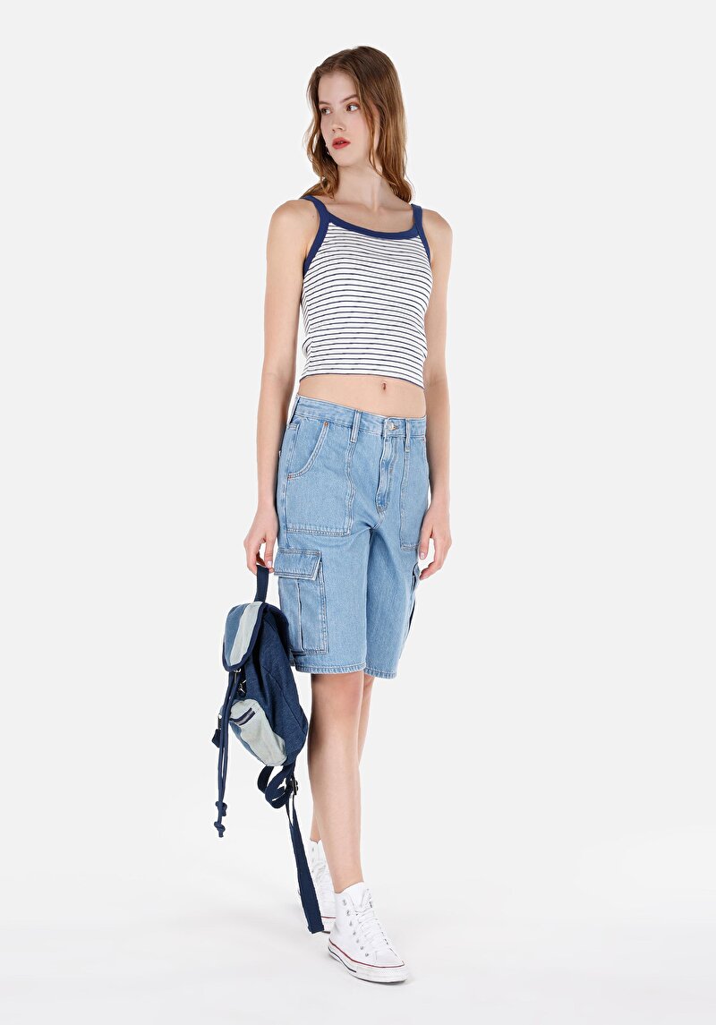 Изображение Женские джинсовые шорты цвета индиго, карго-крой, с завышенной талией