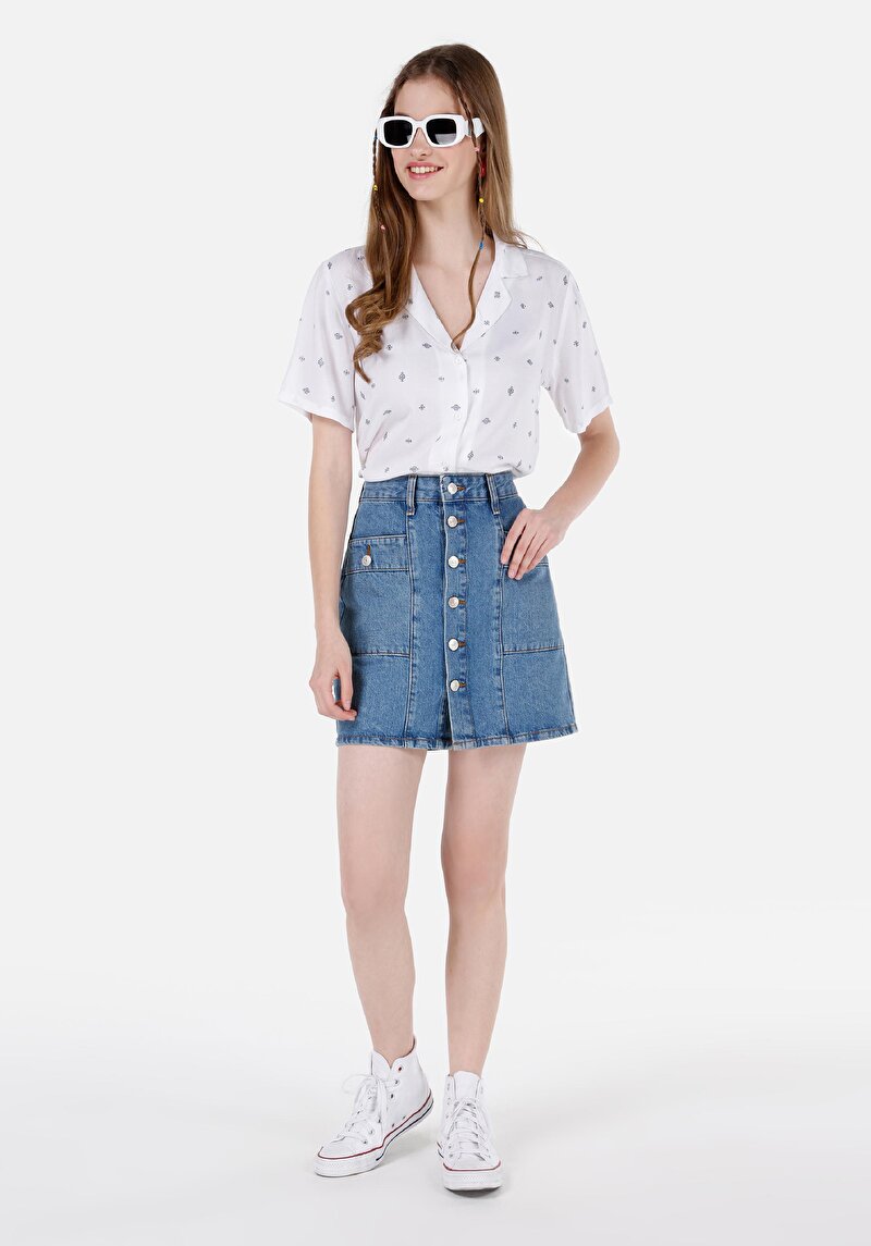 Изображение Женская джинсовая юбка облегающего кроя, на пуговицах