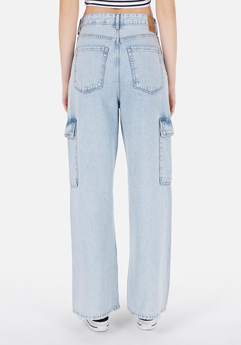 Показать информацию о Женские джинсы карго-кроя цвета индиго с зауженной талией