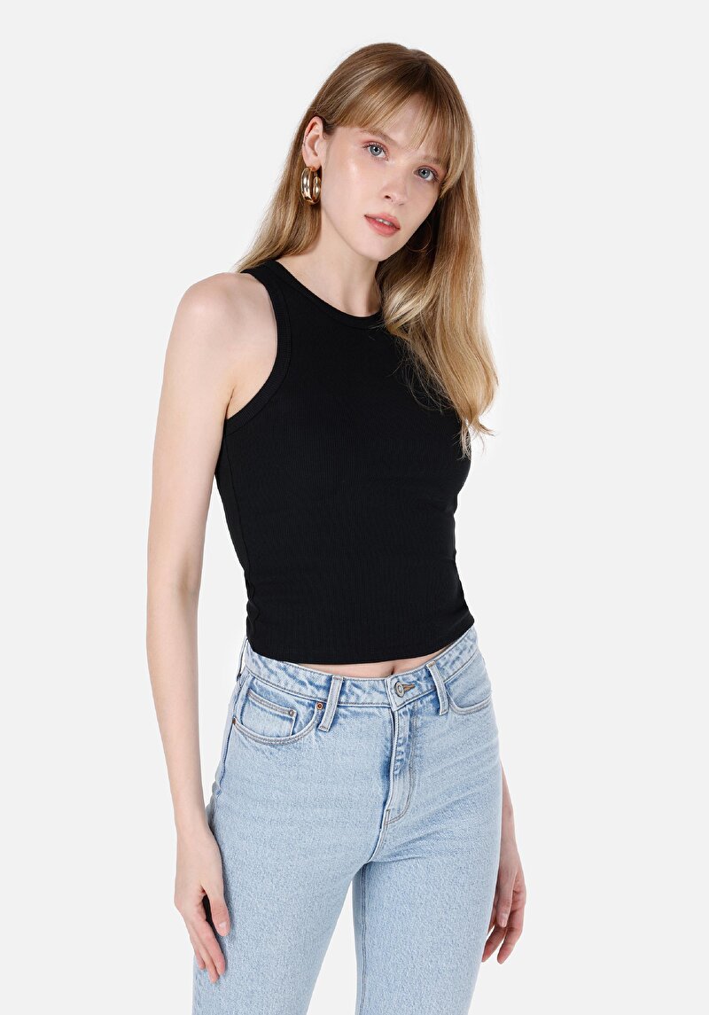 Изображение Женская черная майка приталенного кроя