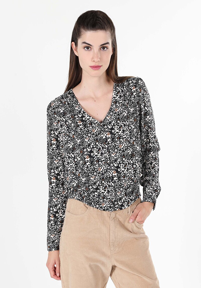 Изображение Женская темно-синяя рубашка с длинным рукавом с v-образным вырезом и принтом