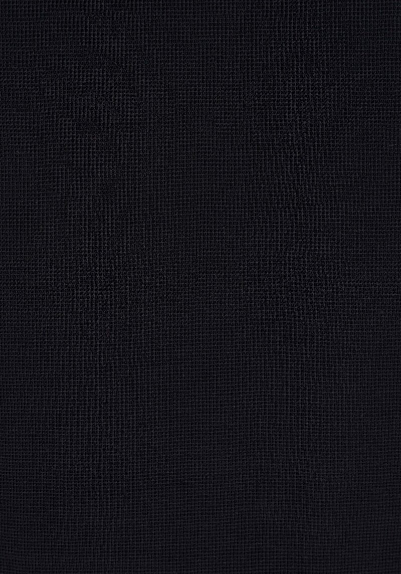Изображение Мужская черная жаккардовая футболка с круглым вырезом свободная с коротким рукавом