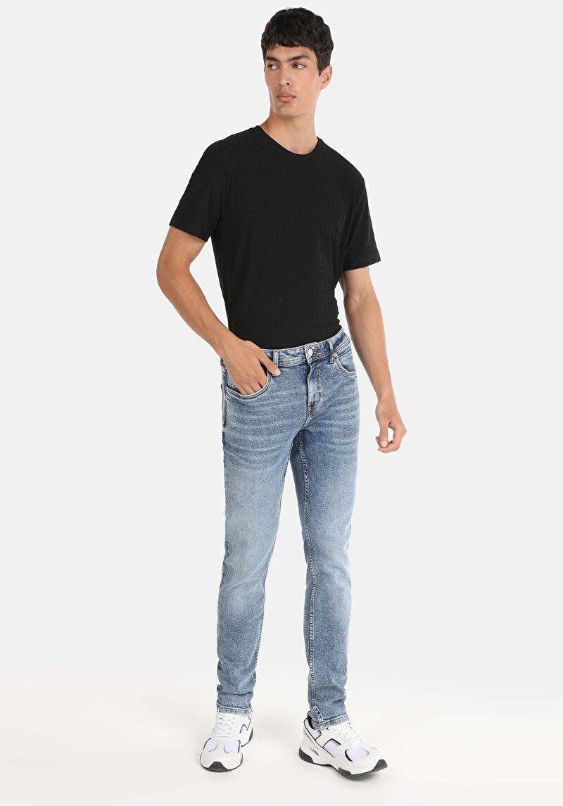 Изображение Мужские джинсы прямого кроя цвета тёмного индиго с заниженной талией