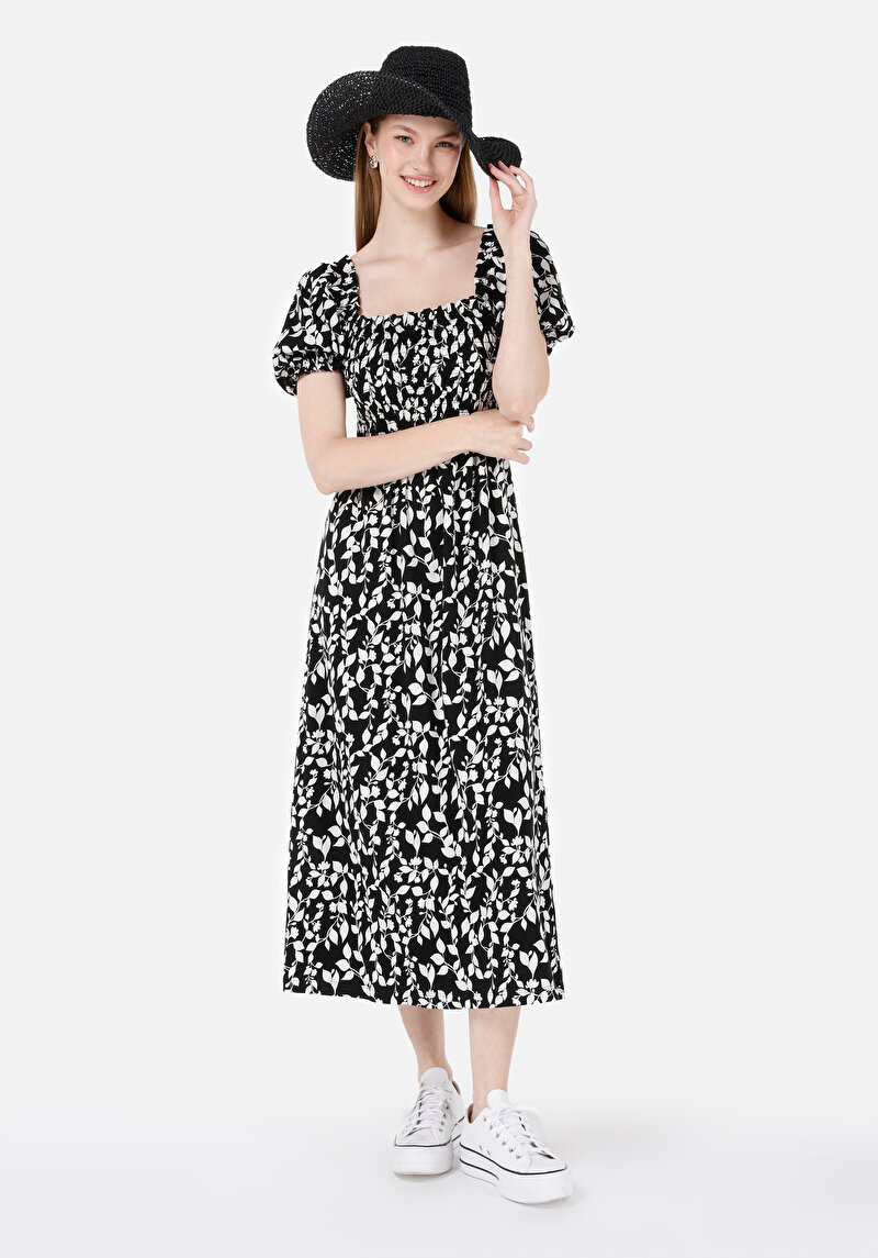 Изображение Женское чёрное платье с принтом, стандартного кроя