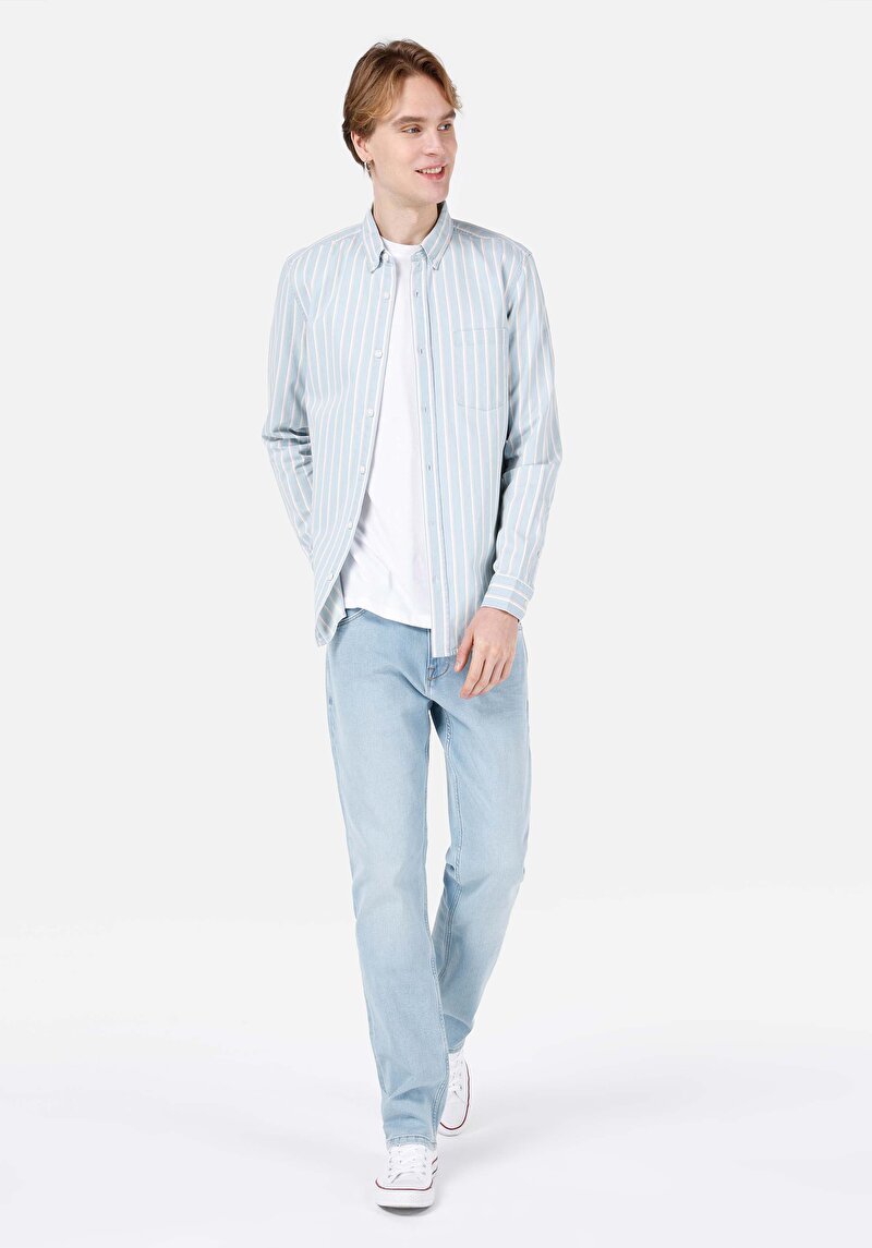 Изображение Мужские джинсы цвета индиго, стандартного кроя