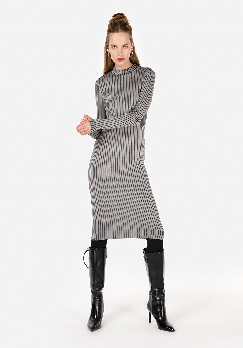 Изображение Платье женское серое с длинными рукавами облегающее