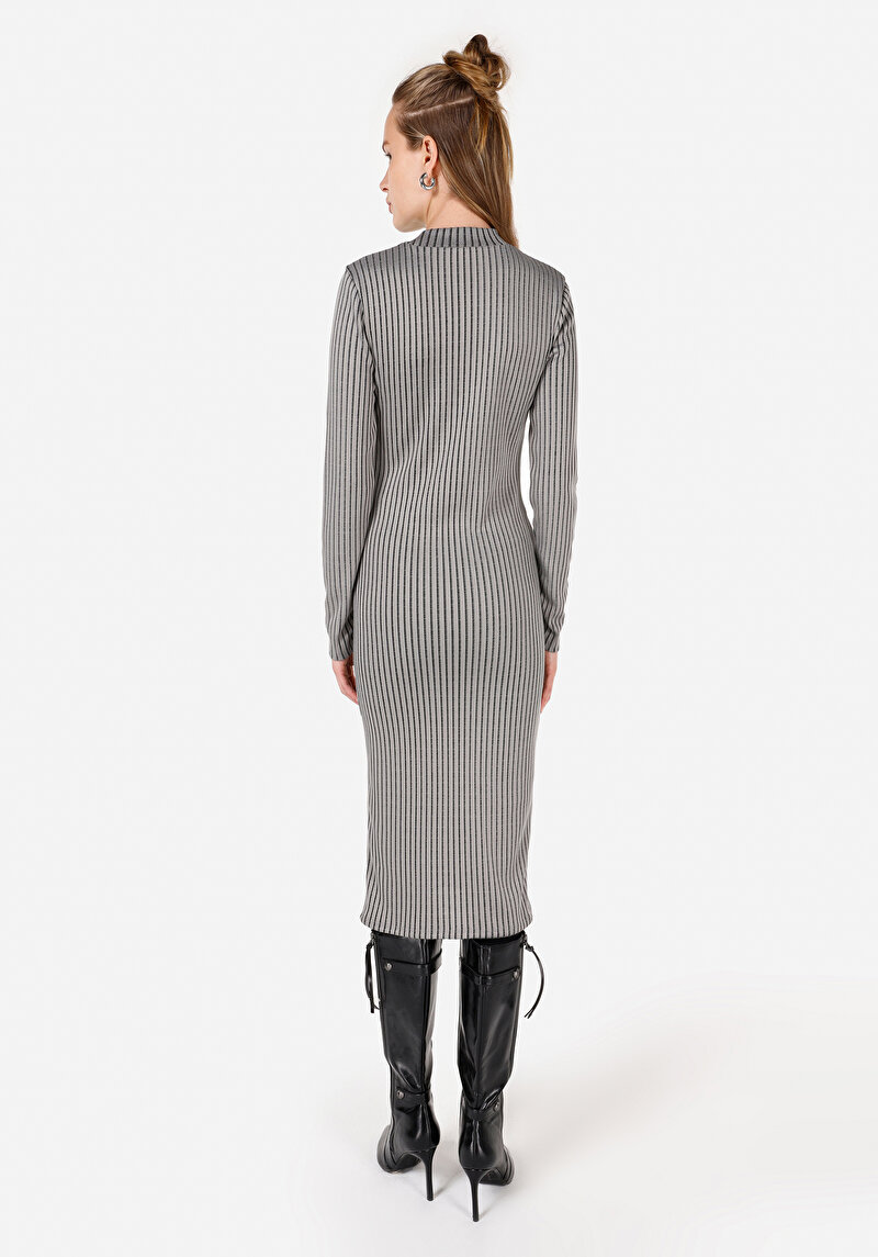 Показать информацию о Платье женское серое с длинными рукавами облегающее