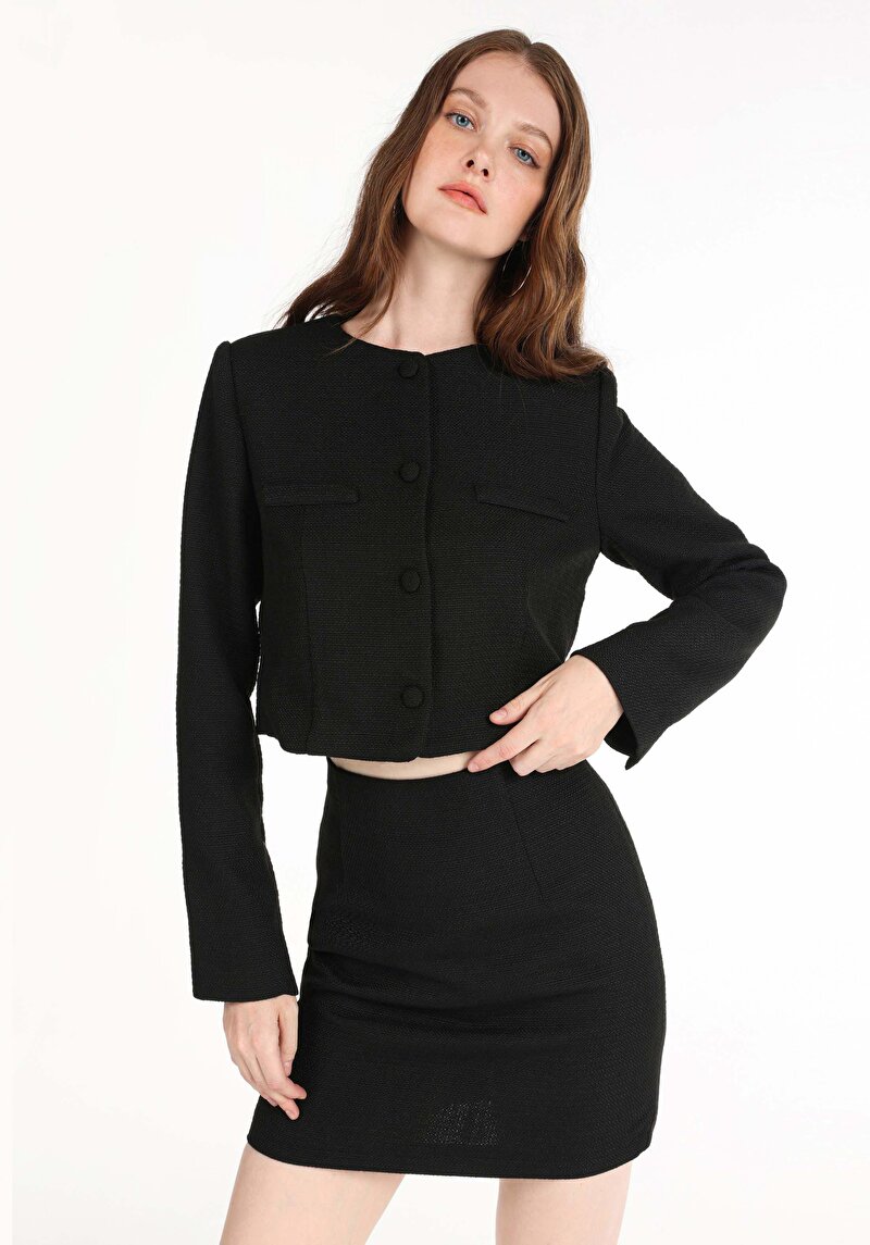 Изображение Женский чёрный пиджак обычного кроя