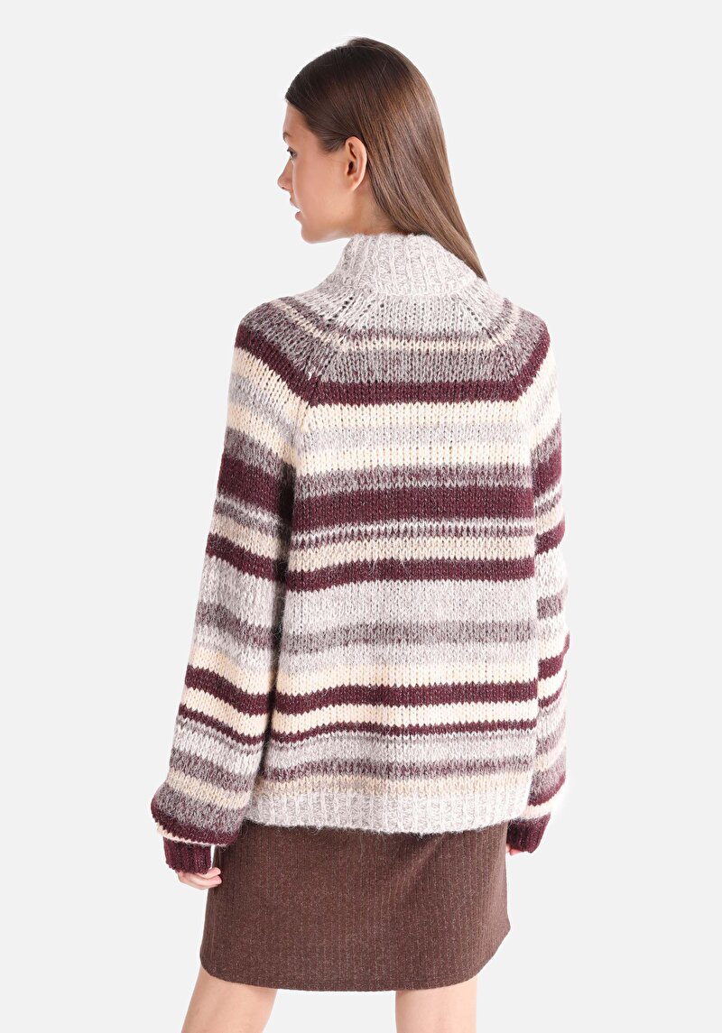 Показать информацию о Женский свитер