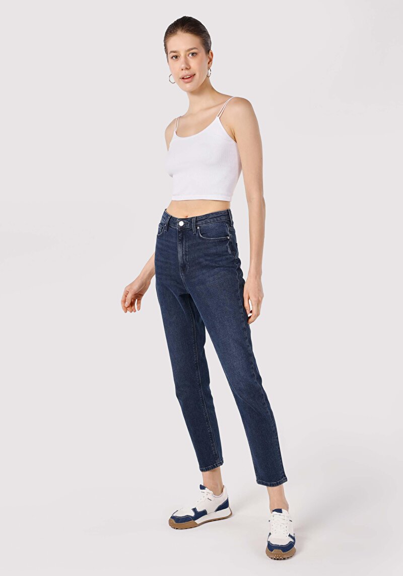 Изображение Женские серые джинсы mom fit с высокой посадкой и зауженными штанинами