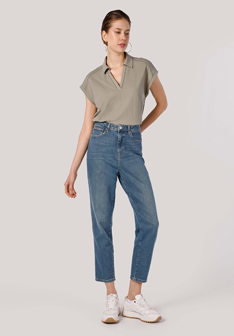 Изображение Женские джинсы цвета индиго mom fit с высокой посадкой и зауженными штанинами