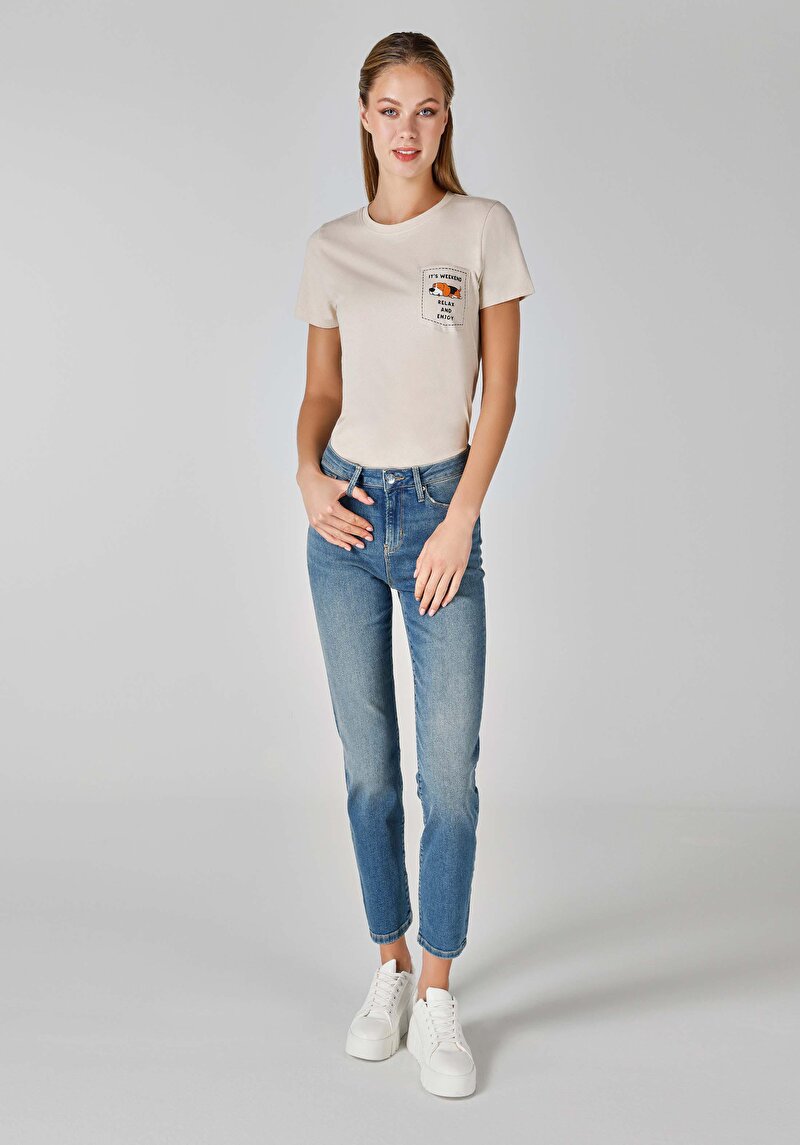 Изображение Женские джинсы цвета индиго прямого кроя со средней посадкой и приталенным силуэтом