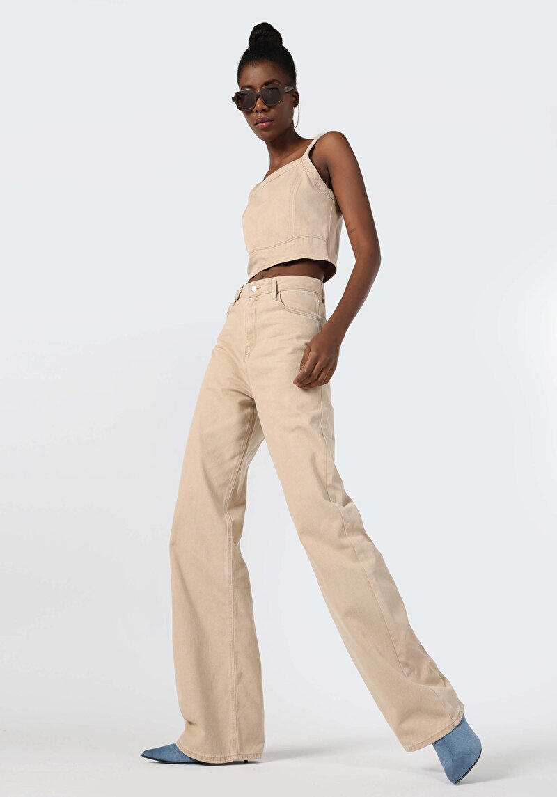 Изображение Женские светло-коричневые джинсы обычного кроя с высокой талией и широкими штанинами