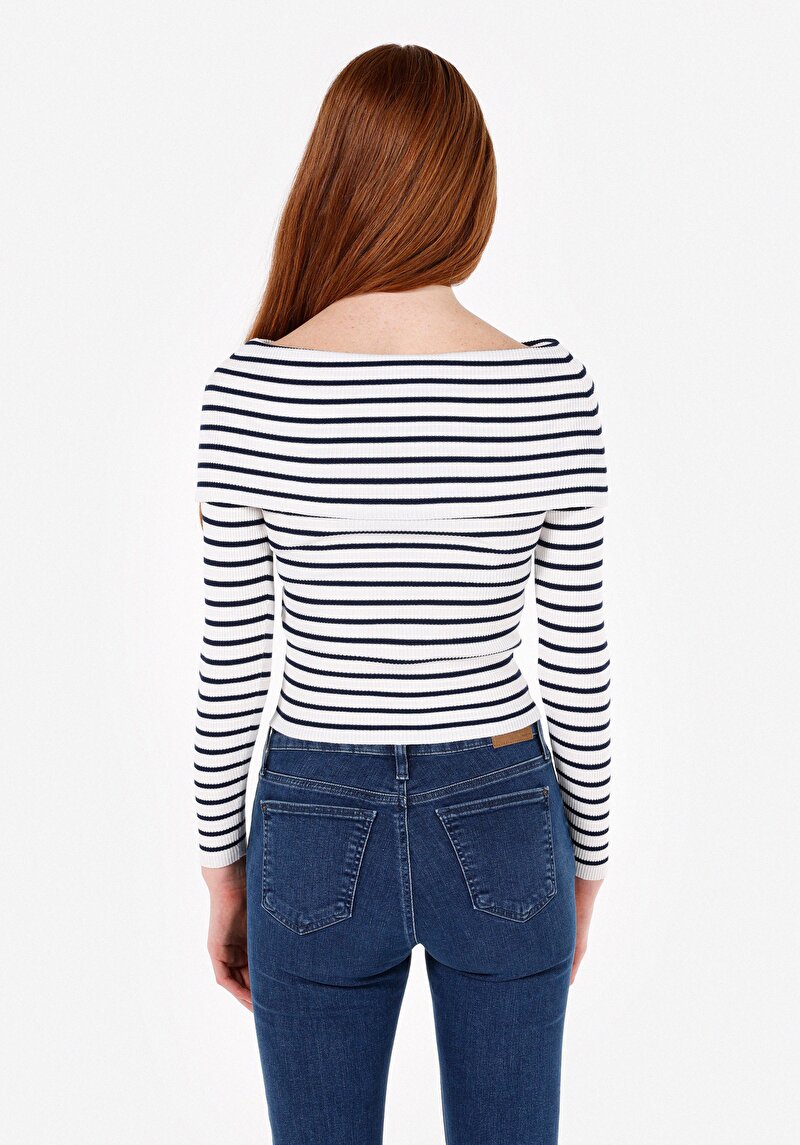 Показать информацию о Женский свитер