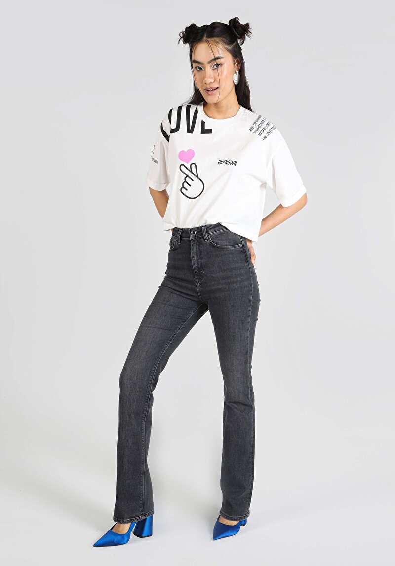 Изображение Женские черные джинсы расклешенного кроя с высокой талией испанский стиль