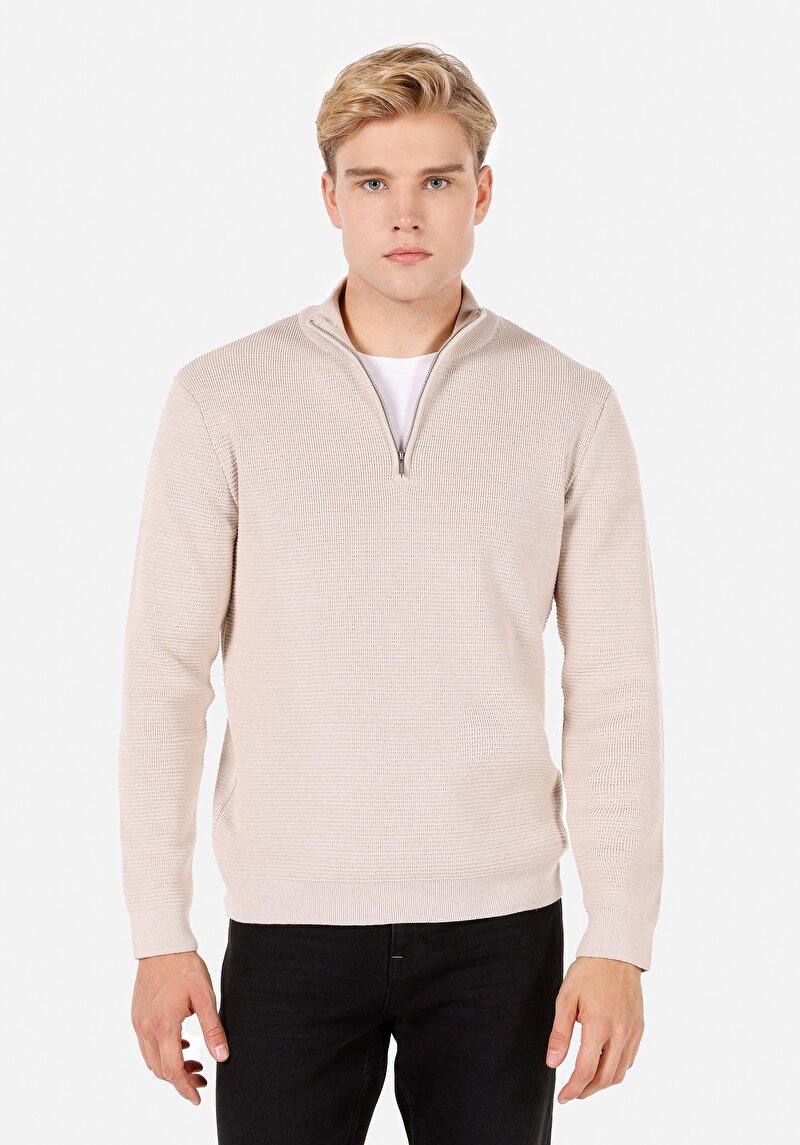 Изображение Мужской экрю свитер с высоким воротником прямого кроя regular fit