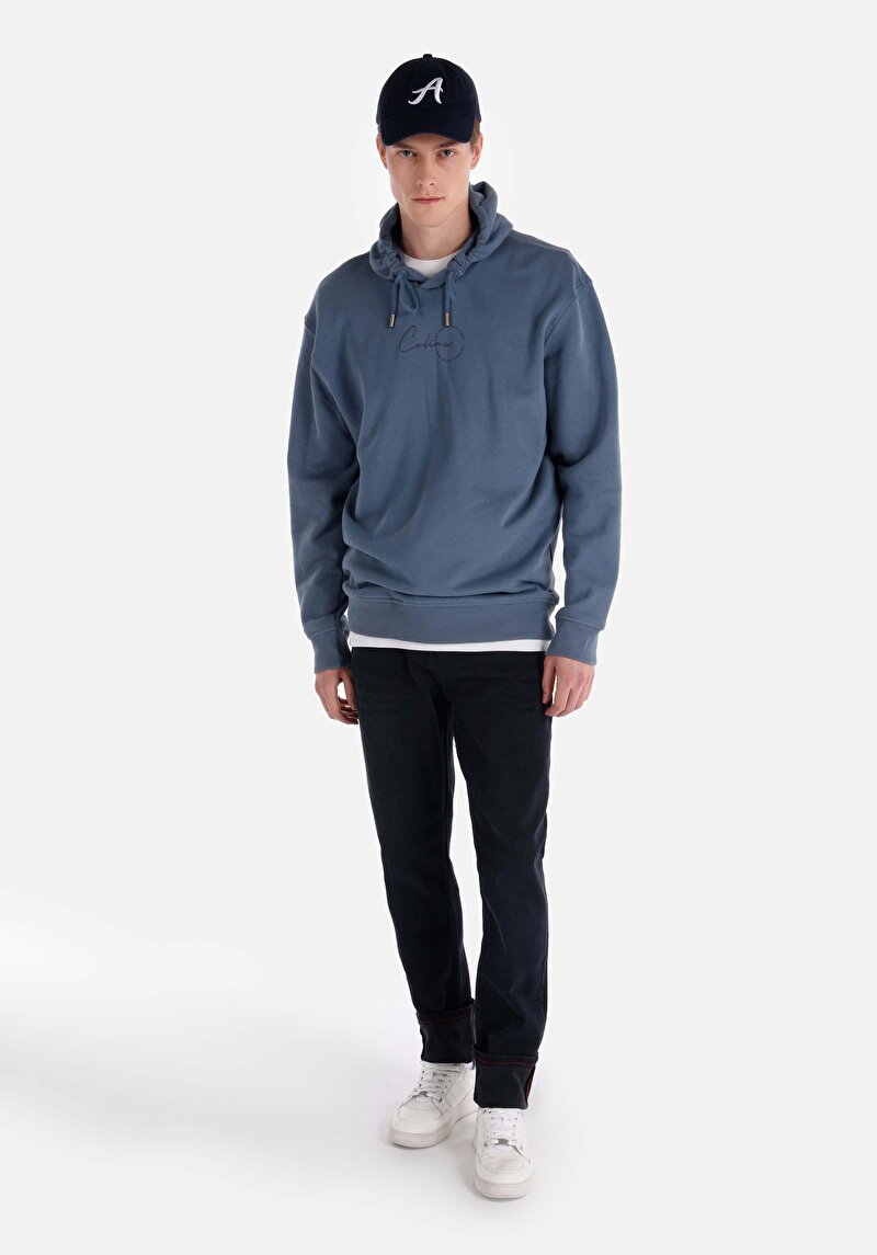 Изображение Мужские джинсы прямого кроя цвета тёмного индиго с заниженной талией