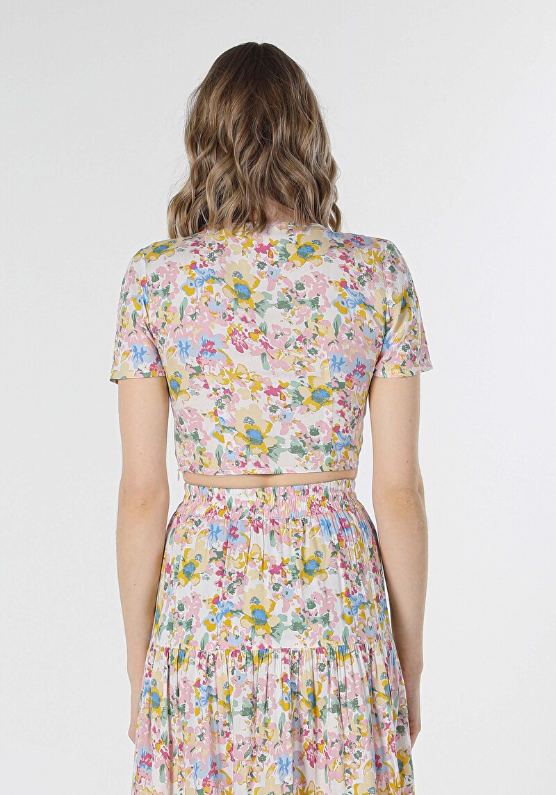 Показать информацию о Женская рубашка приталенного кроя с v-образным вырезом, короткими рукавами и цветочным принтом slim fit