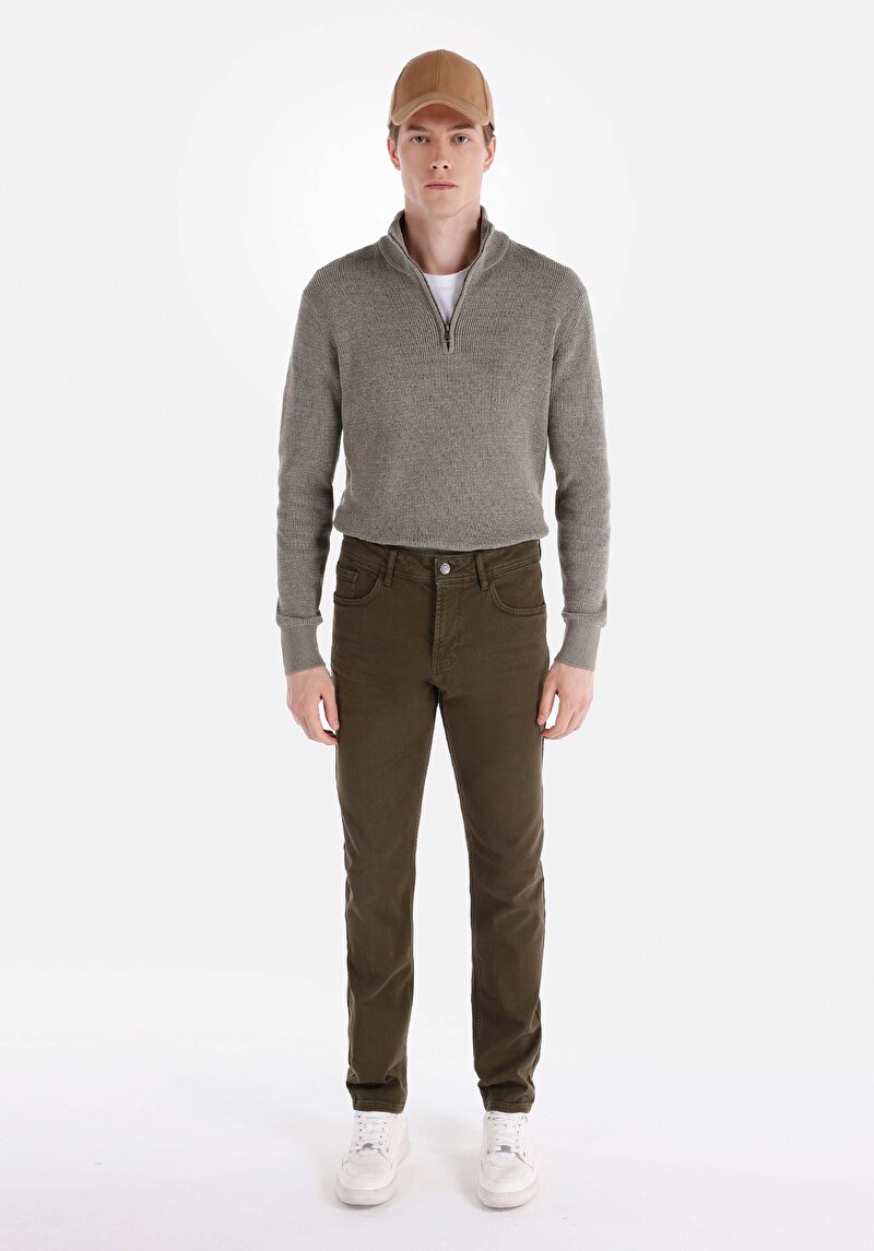 Изображение Мужские зелёные брюки прямого кроя со средней талией