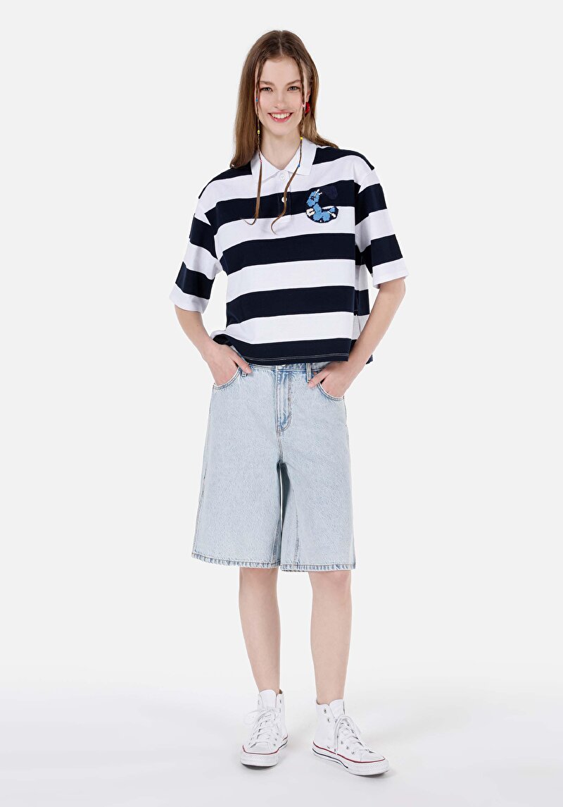 Изображение Женские джинсовые шорты с облегающей посадкой